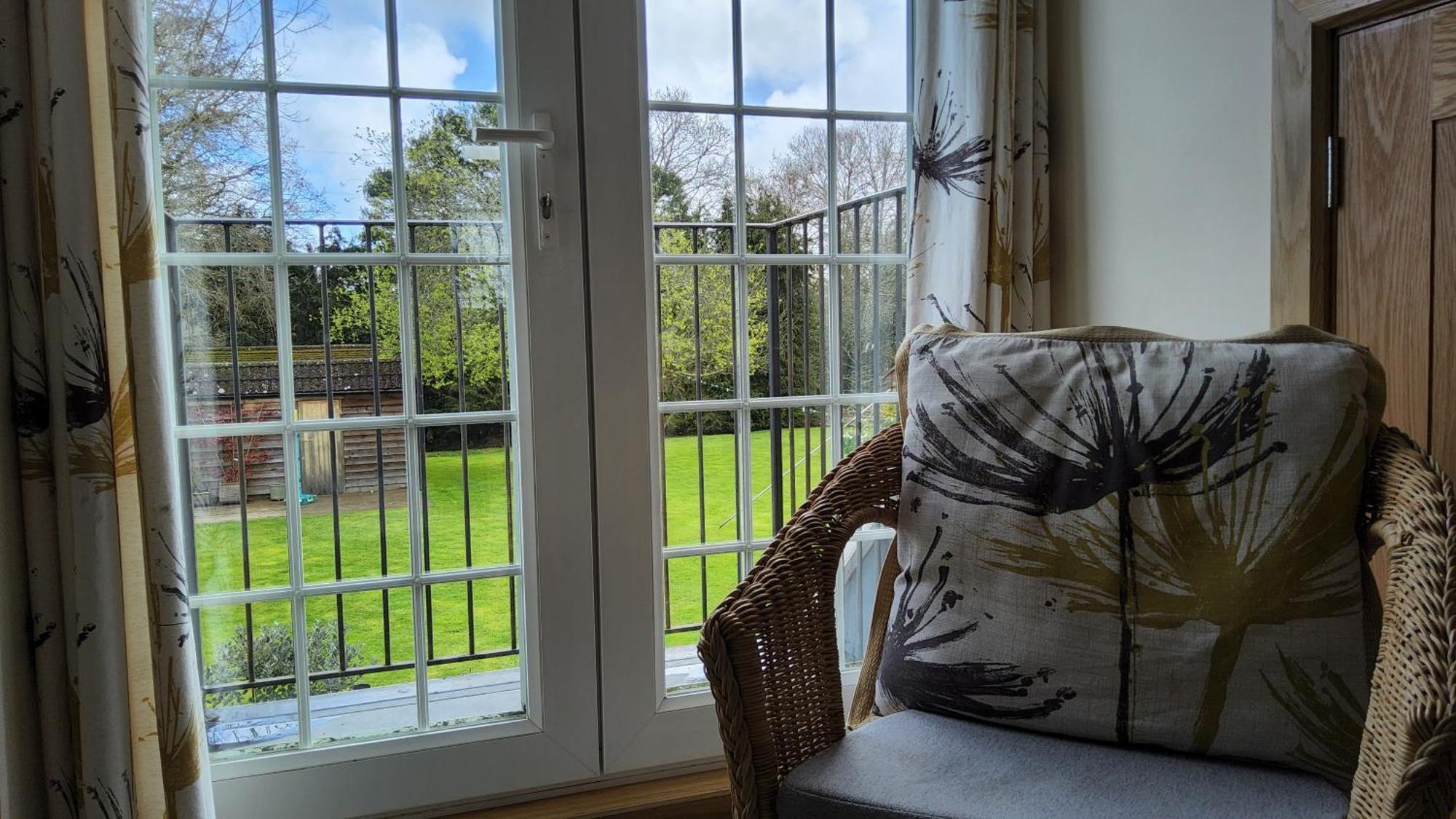 Bed and Breakfast Ha'Penny Acre Sherfield English Exterior foto