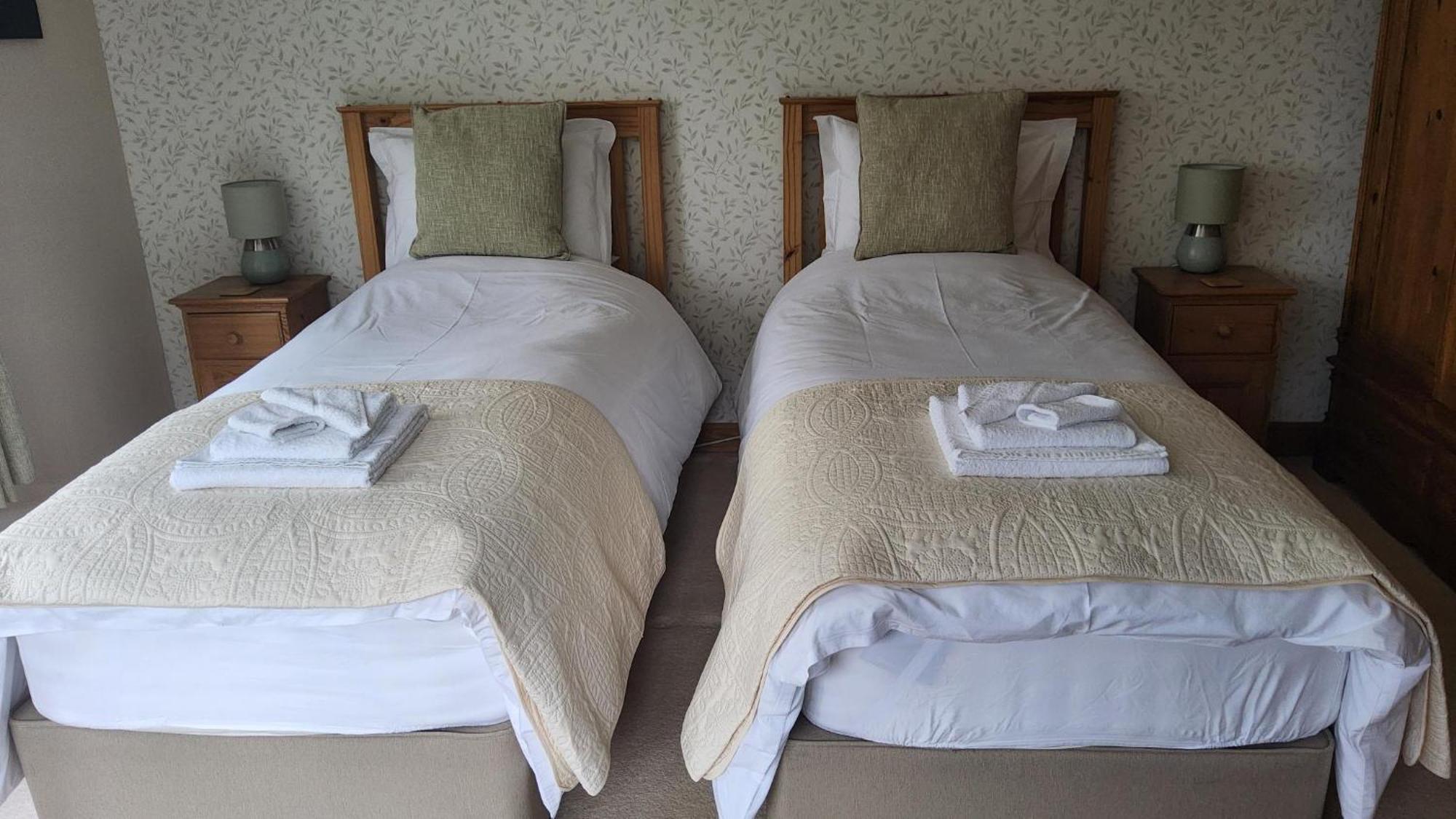 Bed and Breakfast Ha'Penny Acre Sherfield English Exterior foto