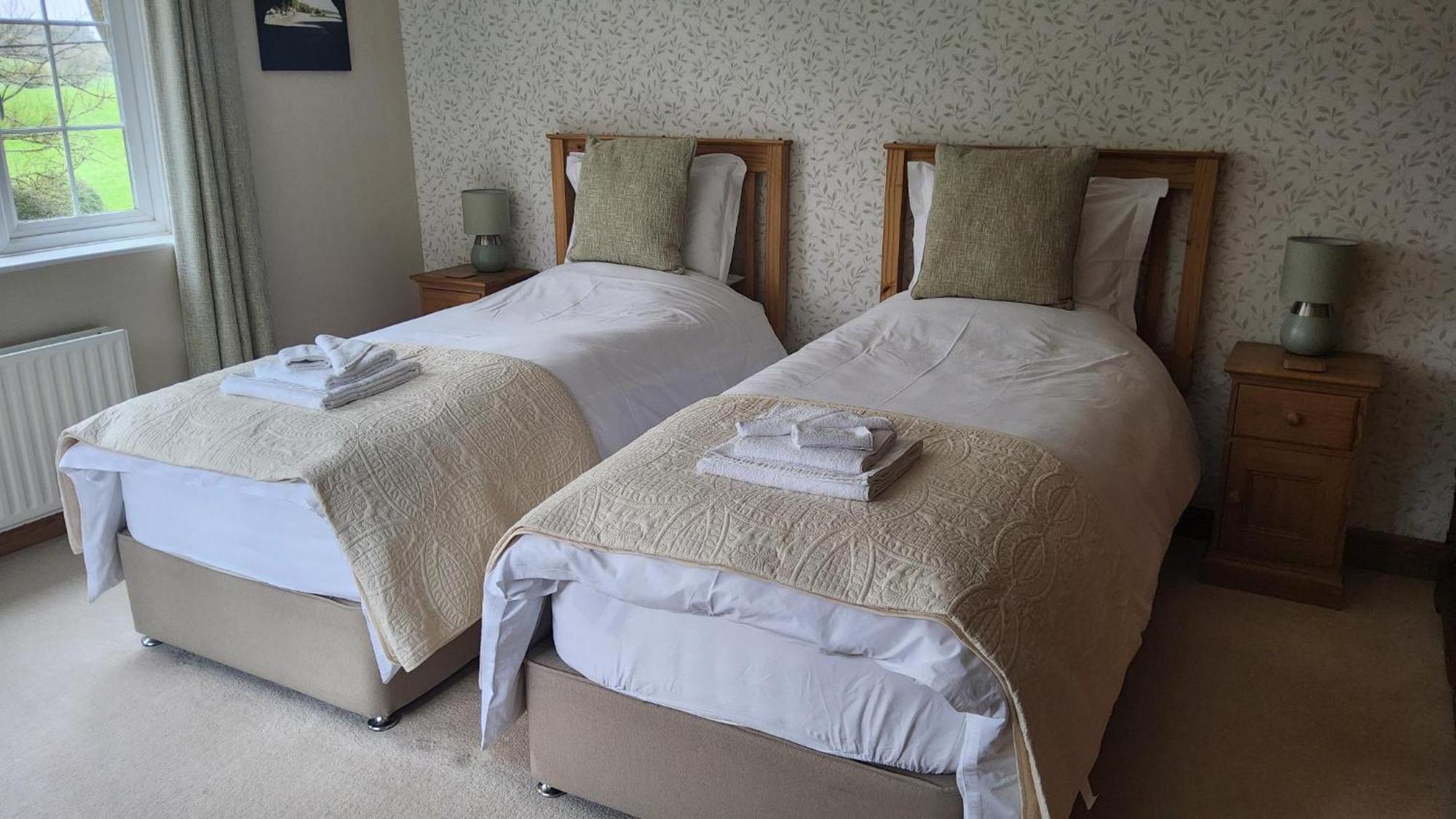 Bed and Breakfast Ha'Penny Acre Sherfield English Exterior foto