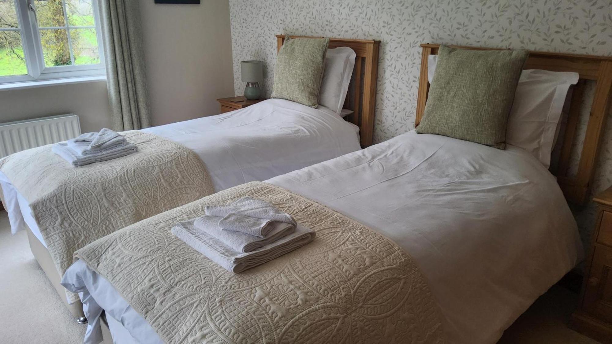 Bed and Breakfast Ha'Penny Acre Sherfield English Exterior foto