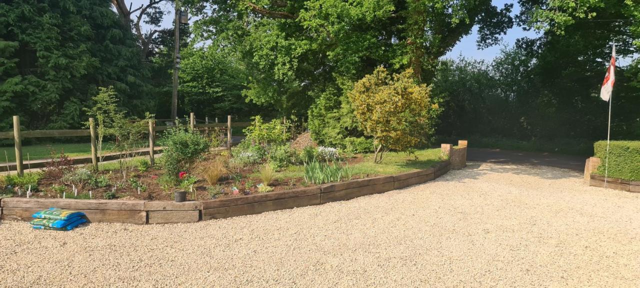 Bed and Breakfast Ha'Penny Acre Sherfield English Exterior foto