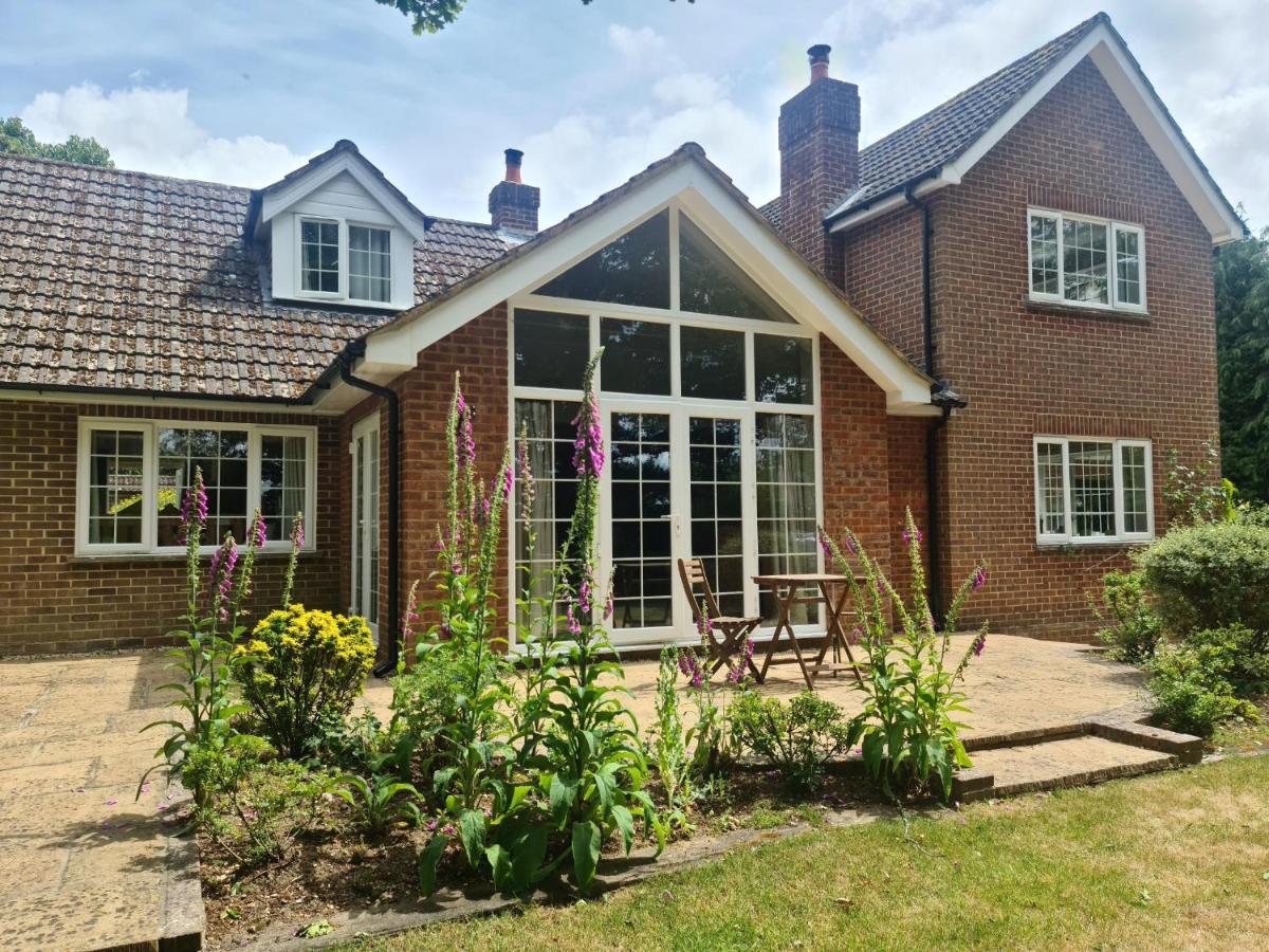 Bed and Breakfast Ha'Penny Acre Sherfield English Exterior foto